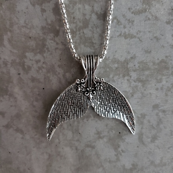 Mermaid Tail Silver Necklace - Picture 5 of 8